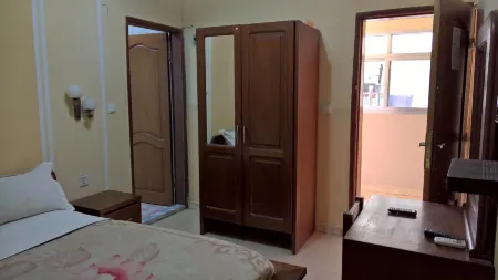 Hotel Pour Vous Отели рядом с достопримечательностью «ROND POINT SUPER LEMBA»