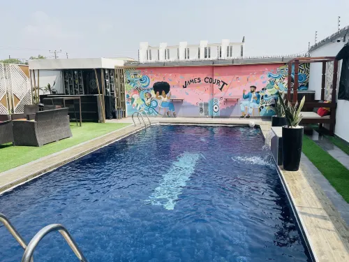 James Court Hotel & Luxury Apartments