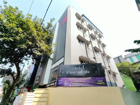 Hotel Consulate by BookMeriHotel