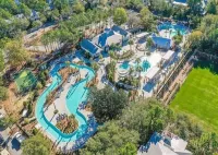 Golf Cart + Close to Beach Club in Watercolor! 5 Bedroom Home by RedAwning Hôtels à : Seaside