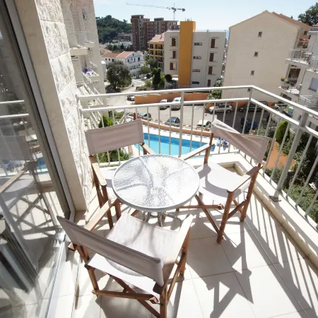 Petrovac Bay Apartments