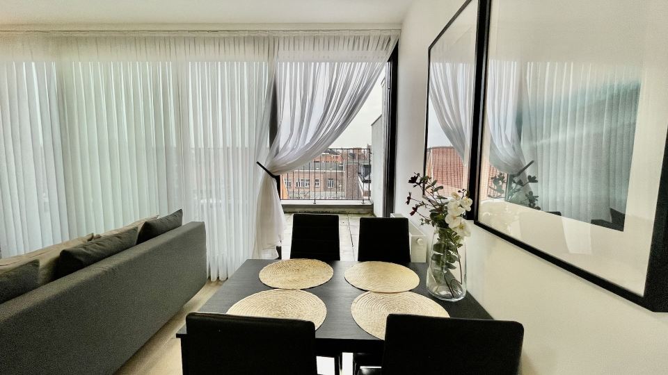 OneLuxStay Near Diamond District