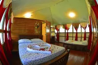 Poor Man's Paradise Lodge