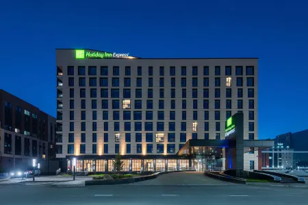 Holiday Inn Express Astana - Turan Отели рядом с достопримечательностью «Монумент "Казахский народ"»