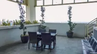 Cozy Stay 2Br Tamansari Mahogany Apartment Hotels in West Telukjambe