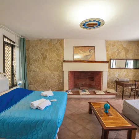 Villa Lisa with Huge Pool and Garden - Happy Rentals