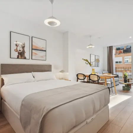 Limehome Valencia Carrer del Pare Palau Отели рядом с достопримечательностью «Башни Серранос»