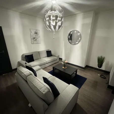 Stunning 4-Bed House 5Xdouble Beds, Ideal for Familys, Groups& Contractors