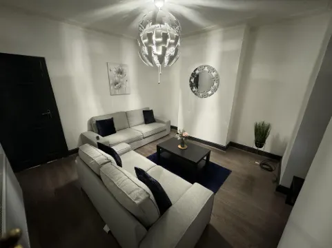 Stunning 4-Bed House in Leeds Close to Center