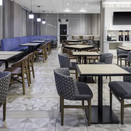 Hyatt Place Charlotte/University Research Park Отели рядом с достопримечательностью «Торговый центр Tryon»