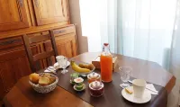 La Tour de Coron Hotels in Chanaz