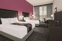 La Quinta Inn & Suites by Wyndham Dallas Grand Prairie North Hotels in Grand Prairie