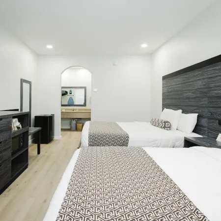 Sapphire Inn & Suites