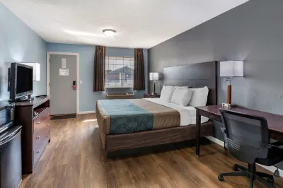Econo Lodge Inn & Suites South Hotels in Sandusky South