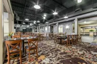 Radisson Hotel Louisville North - parking