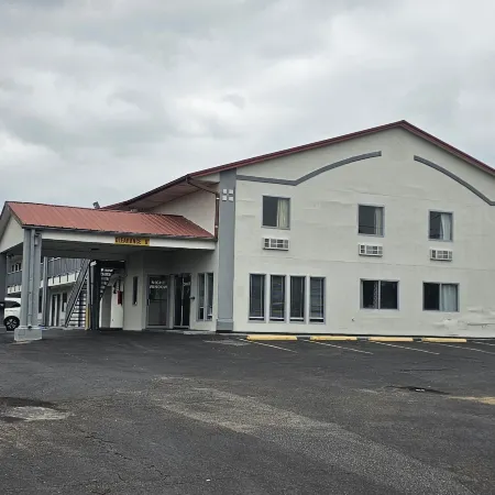 Budgetel Inn & Suites