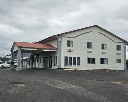 Budgetel Inn & Suites セントクレアのホテル
