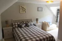Glenalbyn Cottage Hotels in Crieff