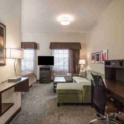 Staybridge Suites Eau Claire - Altoona Rooms