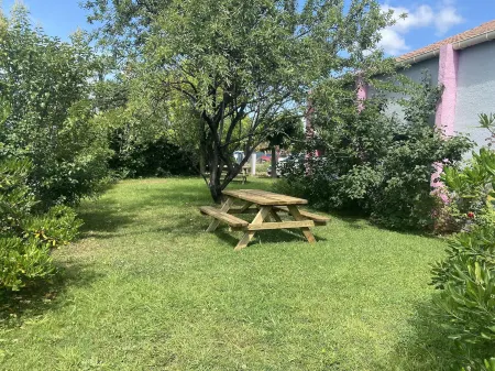 Kyriad Montpellier Aeroport - Parc Expo Отели в г. Могио