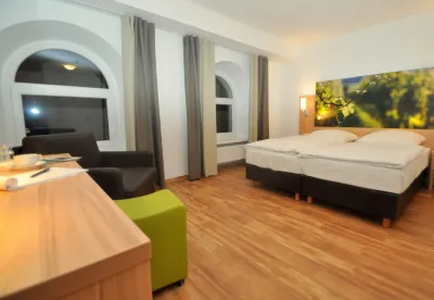 Hotel Deutsches Haus Các khách sạn gần Kapelle