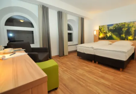 Hotel Deutsches Haus Отели в г. Ипхофен