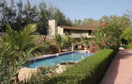 Le Calao du Lac Rose Отели в г. Рюфиск