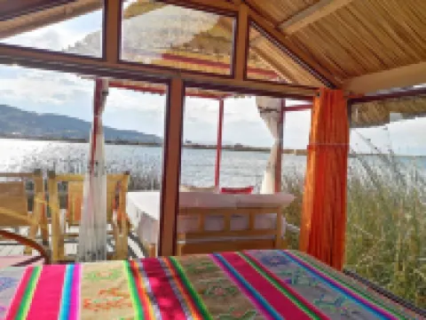 Uros Qhota Uta Lodge