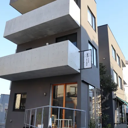 Treeside Hotel & Apartment