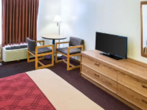 Rodeway Inn & Suites Hotels in Austin