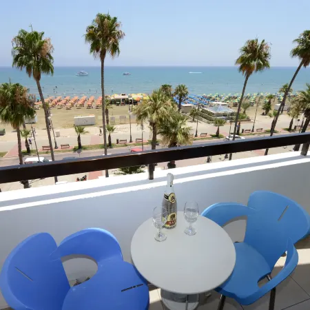 Les Palmiers Beach Boutique Hotel & Luxury Apartments
