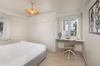 Vouliagmeni Stylish Homes by BluPine