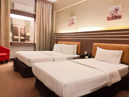 The Landmark Hotel Отели в г. Simpang Kanan