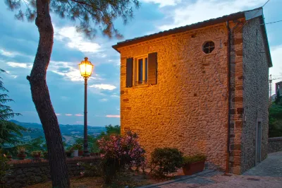 Oste del Castello Wellness & Bike Hotel فنادق في Novafeltria