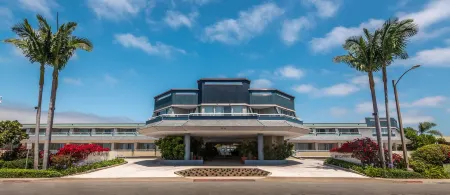 Bay Club Hotel and Marina Отели рядом с достопримечательностью «Пойнт Лома»