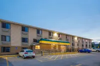 Super 8 by Wyndham Iowa City/Coralville Hotels in West Lucas