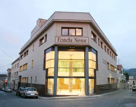 Hotel Fonda Neus Отели в г. Сан-Льоренс-д'Ортонс