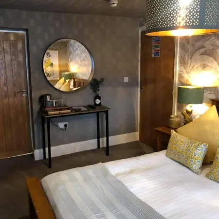The Wheatsheaf Pub, Kitchen & Rooms