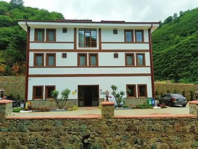 ÇARDAK Alti Otel
