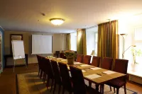 CRU Hotel