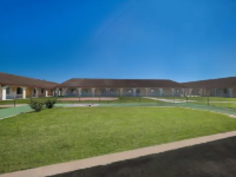 Americas Best Value Inn Bonham Hotels in Bonham