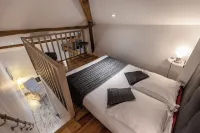 Chambres d'Hôtes Château Pierre de Montignac Hotels in Saint-Seurin-de-Cadourne