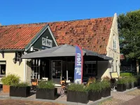 Bij Hen op Ameland Hotels in Ameland