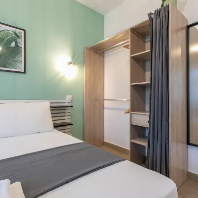 DOMINA Guest House - Luxory Room Hotel dekat Pantai Ostia Lido