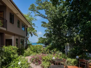 Le Repaire - Boutique Hotel & Restaurant