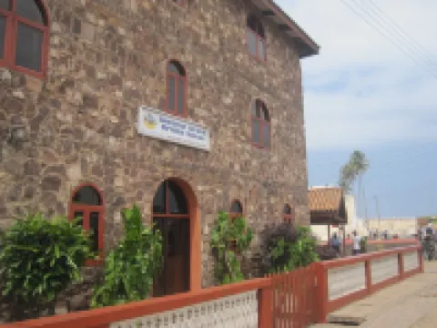 Coconut Grove Bridge House Hotels in Elmina