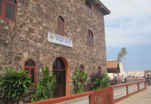 엘미나 성 근처 전경