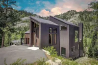 Trapper by AvantStay A Interior Design w Sauna Hotel dekat Alpine Meadows Ski Resort