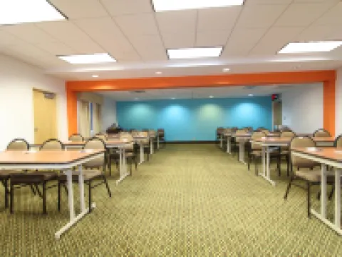 Howard Johnson by Wyndham Evansville East Hotels in Vanderburgh County