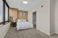 Sleek 2Br Downtown Retreat with Gym - Kitchenette